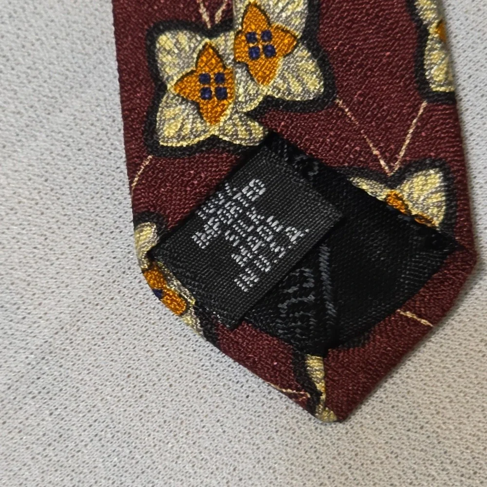 Guess USA‎ Men's Multicolored Dress Tie 100% Silk Size 57